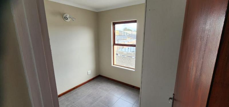 To Let 2 Bedroom Property for Rent in Goodwood Central Western Cape